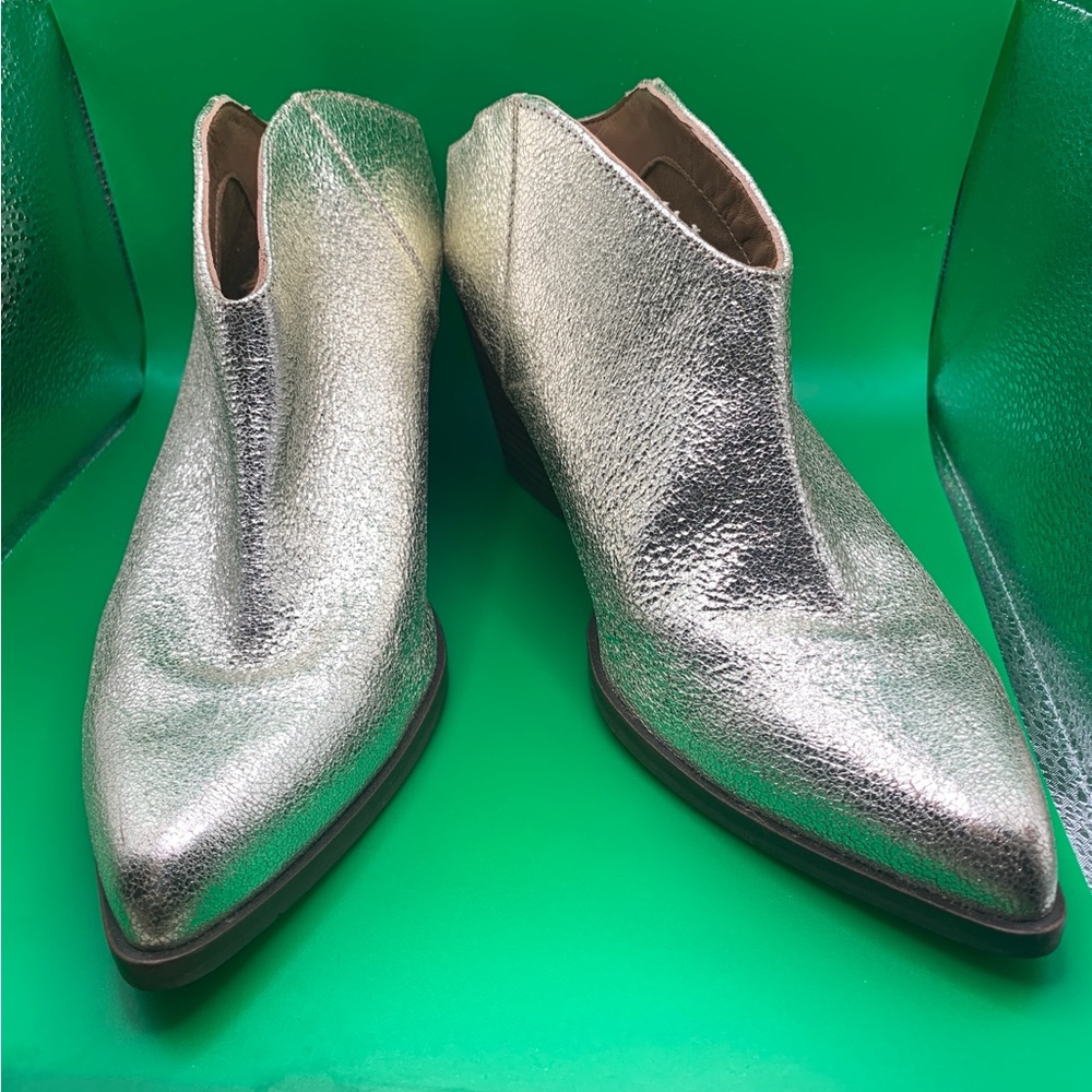 Seychelles Distressed gold Ankle Boots